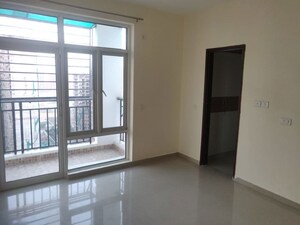 Room in 3 BHK Apartment at Omaxe R2, Gomti Nagar – for Rent