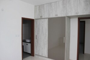 Room in 3.5 BHK Apartment at L&T Raintree Boulevard, Hebbal – for Rent