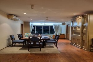 Room in 2 BHK Apartment at Orbit Heights Tardeo, Grant Road – for Sale