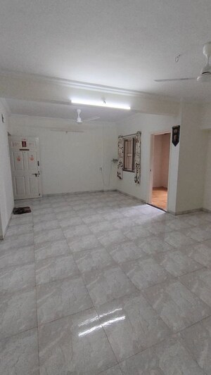 Room in 2 BHK Apartment at Bafna Padmaja 2, Katraj – for Rent