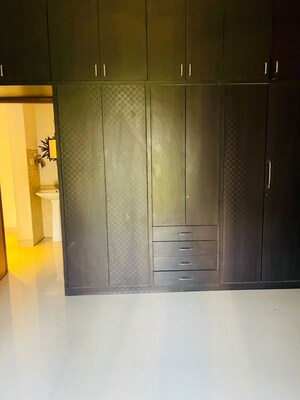 Bathroom in 3 BHK Apartment at Amanora Sterling Towers, Hadapsar – for Rent