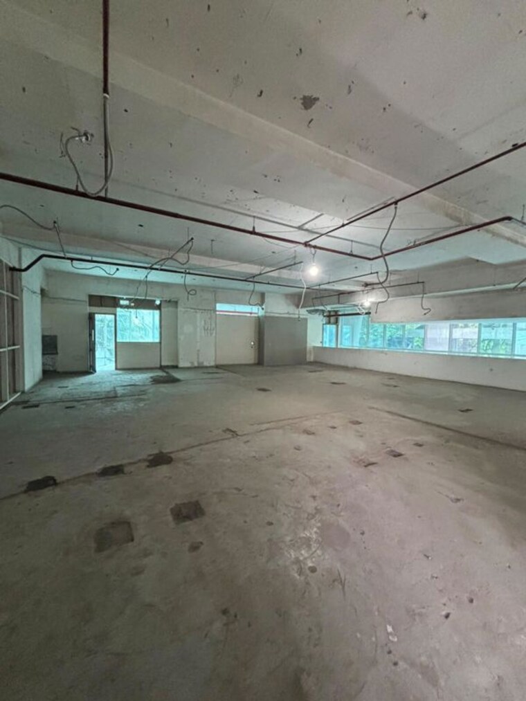 Parking, wadhwa-trade-centre Commercial Showroom 10000 Sq.Ft. In Santacruz East Mumbai 10707571