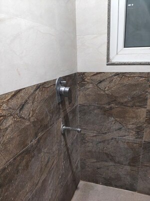 Bathroom in 1 BHK Builder Floor at Sector 42 – for Rent