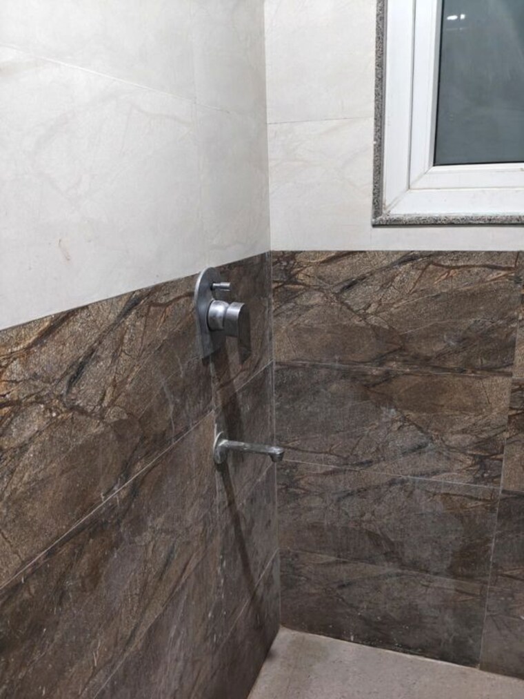 Bathroom, sector 42 1 Bedroom 86 Sq.Yd. Builder Floor In Sector 42 Gurgaon 10707566