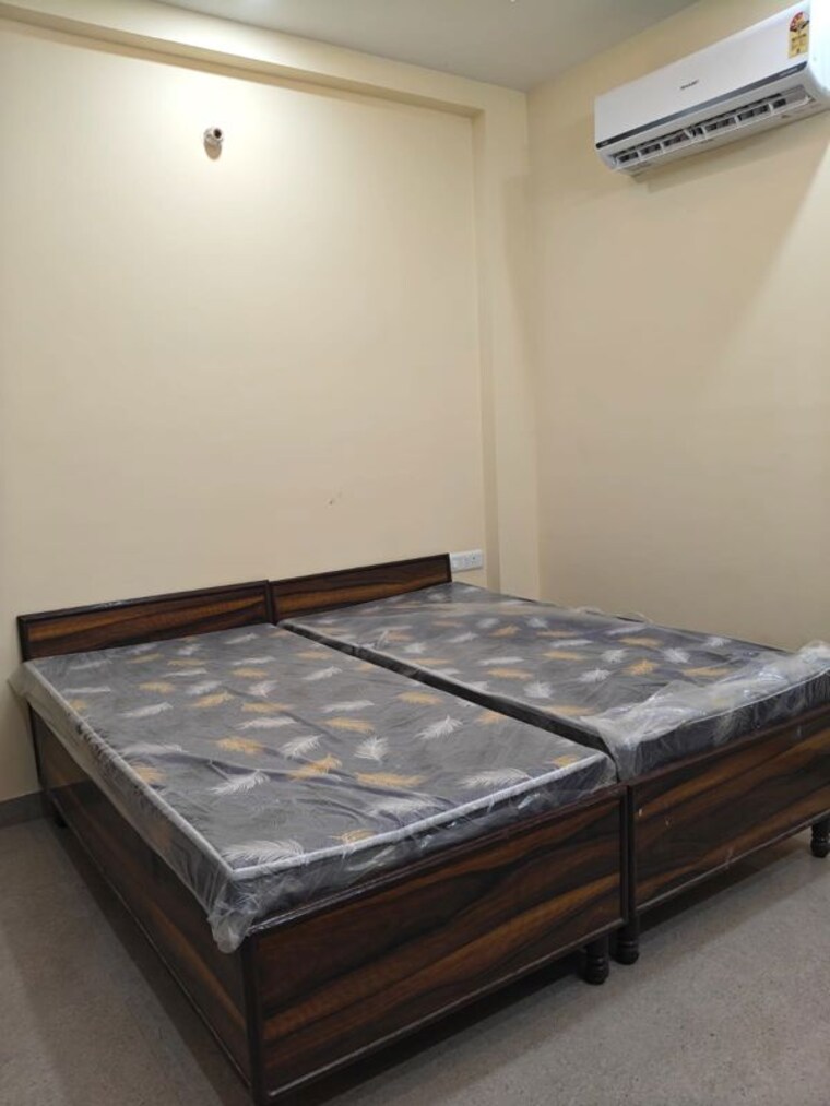 Bedroom, sector 42 1 Bedroom 86 Sq.Yd. Builder Floor In Sector 42 Gurgaon 10707566