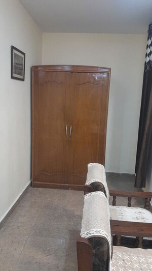 Room in 3 BHK Builder Floor at Bhasin Apartments, Niti Khand I – for Rent
