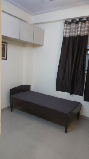 Furnished Amenities in 3 BHK Builder Floor at Bhasin Apartments, Niti Khand I – for Rent