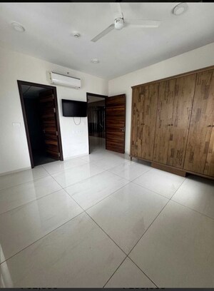 3 BHK Apartment For Rent in Jayabheri The Summit, Narsingi