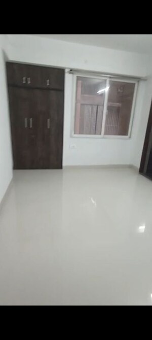 Room in 3 BHK Builder Floor at Apollo DB City, Nipania – for Rent