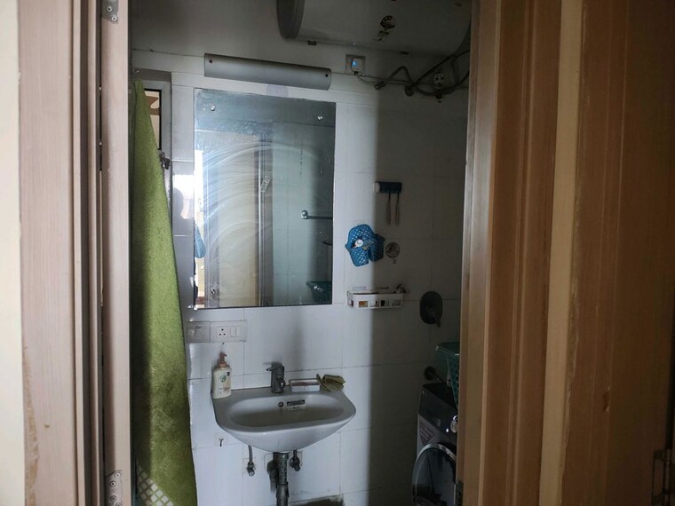 Bathroom, sector 23 3 Bedroom 1600 Sq.Ft. Builder Floor In Sector 23 Gurgaon 10707627
