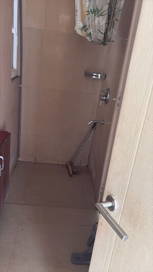 Bathroom in 3.5 BHK Apartment at Emaar Emerald Estate, Sector 65 – for Rent