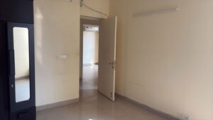 Room in 3.5 BHK Apartment at Emaar Emerald Estate, Sector 65 – for Rent
