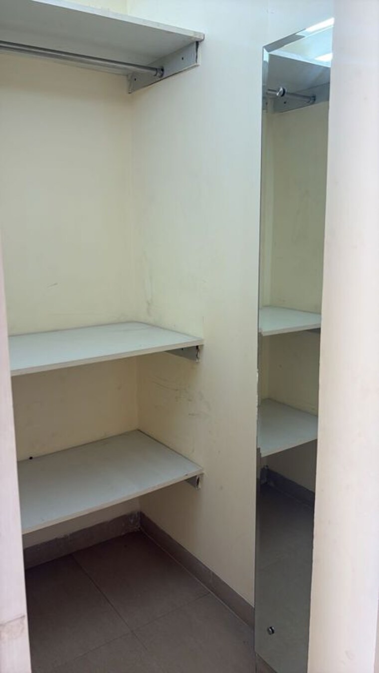 Bathroom, emaar-emerald-estate 3.5 Bedroom 1395 Sq.Ft. Apartment In Sector 65 Gurgaon 10707536
