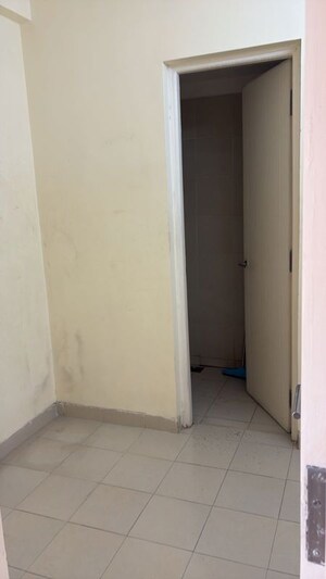 Room in 3.5 BHK Apartment at Emaar Emerald Estate, Sector 65 – for Rent