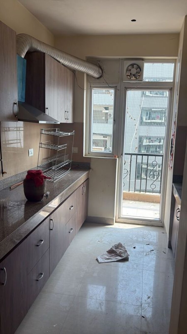 Kitchen, emaar-emerald-estate 3.5 Bedroom 1395 Sq.Ft. Apartment In Sector 65 Gurgaon 10707536