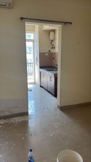 Room in 3.5 BHK Apartment at Emaar Emerald Estate, Sector 65 – for Rent
