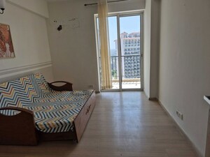 Room in 3 BHK Builder Floor at Sector 21 – for Rent