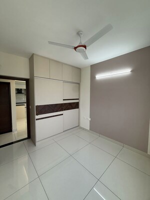 Room in 2 BHK Apartment at Brigade Laguna, Hebbal – for Rent