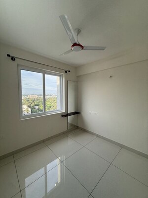 Room in 2 BHK Apartment at Brigade Laguna, Hebbal – for Rent