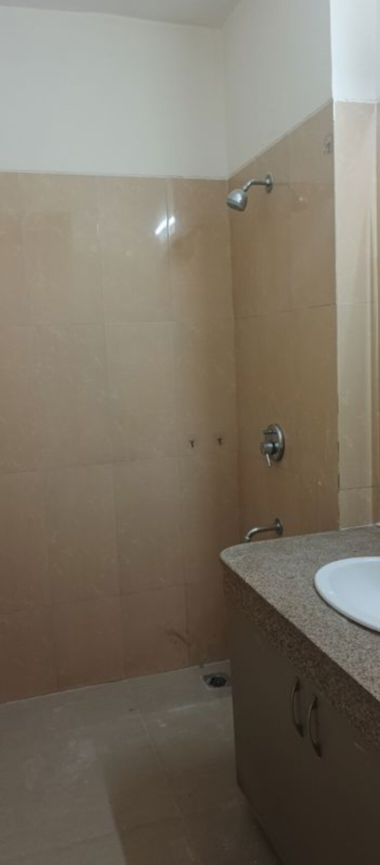 Bathroom, emaar-emerald-estate 2.5 Bedroom 1020 Sq.Ft. Apartment In Sector 65 Gurgaon 10707644