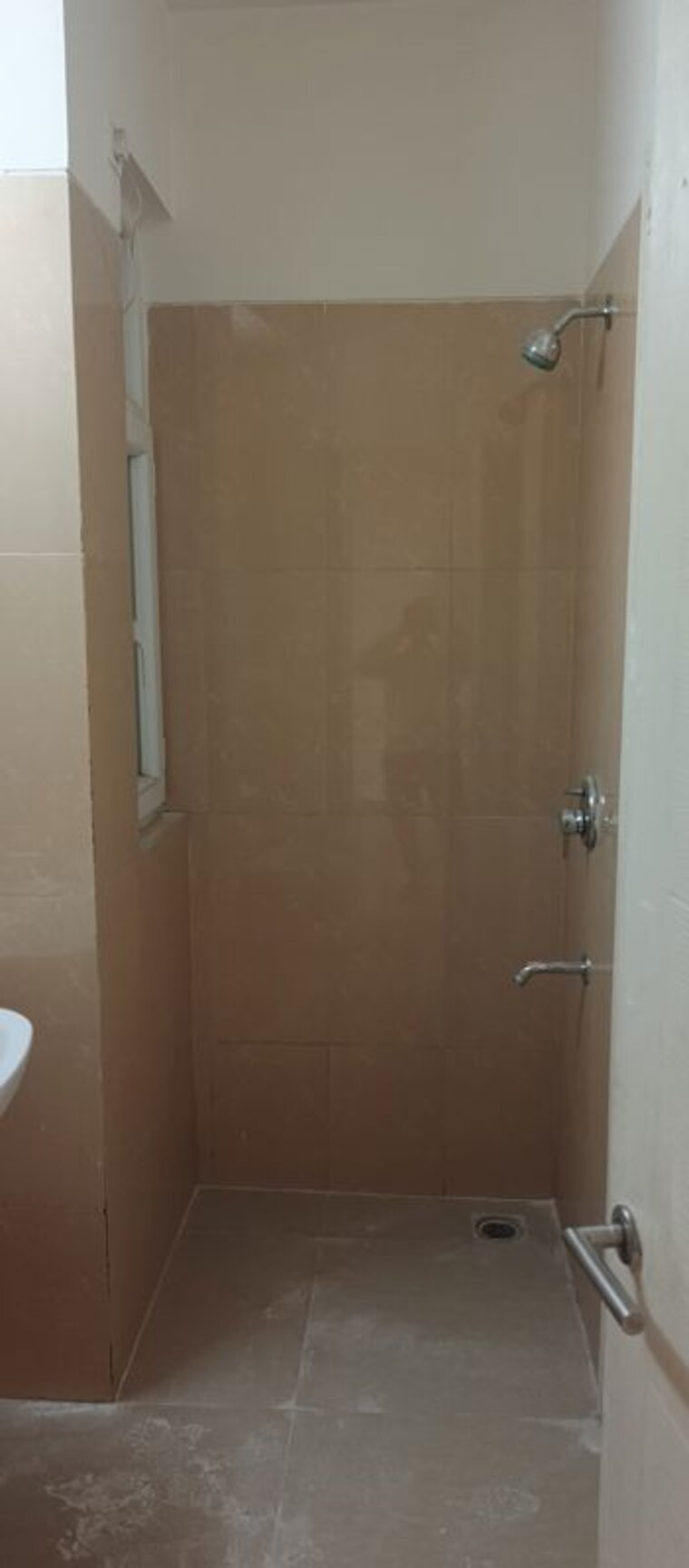 Bathroom, emaar-emerald-estate 2.5 Bedroom 1020 Sq.Ft. Apartment In Sector 65 Gurgaon 10707644