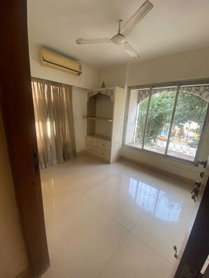Room in 3 BHK Apartment at Senapati Bapat Marg – for Sale