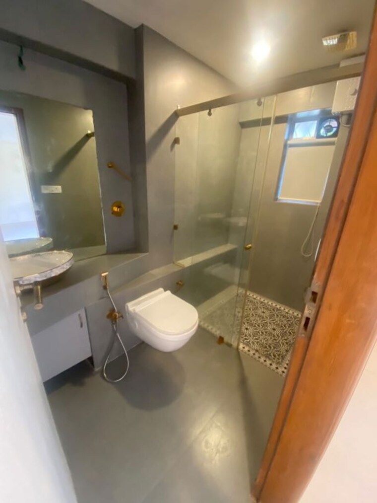Attached Bathroom, senapati bapat marg 3 Bedroom 2105 Sq.Ft. Apartment In Senapati Bapat Marg Mumbai 10707658