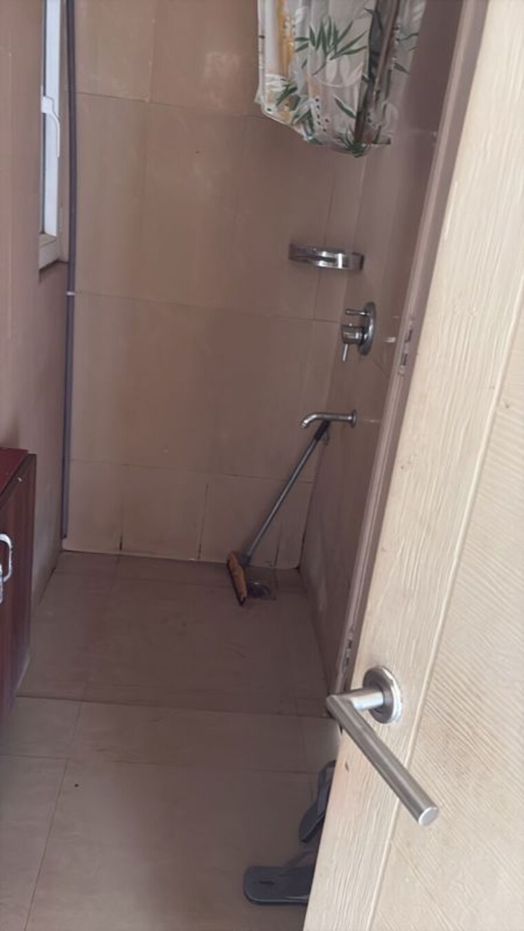 Bathroom, emaar-emerald-estate 2.5 Bedroom 1020 Sq.Ft. Apartment In Sector 65 Gurgaon 10707664