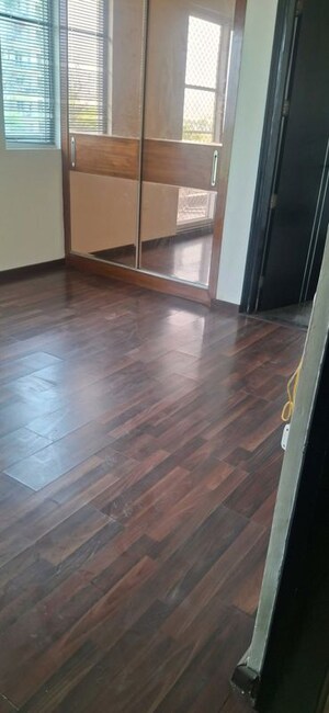 Room in 2 BHK Builder Floor at Sector 21 – for Rent