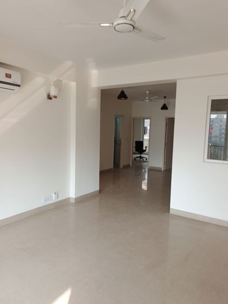 Room, emaar-emerald-estate 3.5 Bedroom 1395 Sq.Ft. Apartment In Sector 65 Gurgaon 10707726