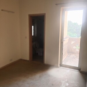Room in 4 BHK Builder Floor at Sector 21 – for Rent