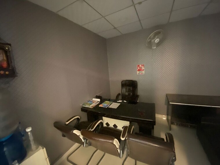 Living Room, gaur-city-mall Commercial Office Space 150 Sq.Ft. In Sector 4 Greater Noida Greater Noida 10707781