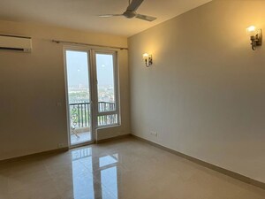 Room in 4 BHK Apartment at Emaar Emerald Floors Premier, Sector 65 – for Rent