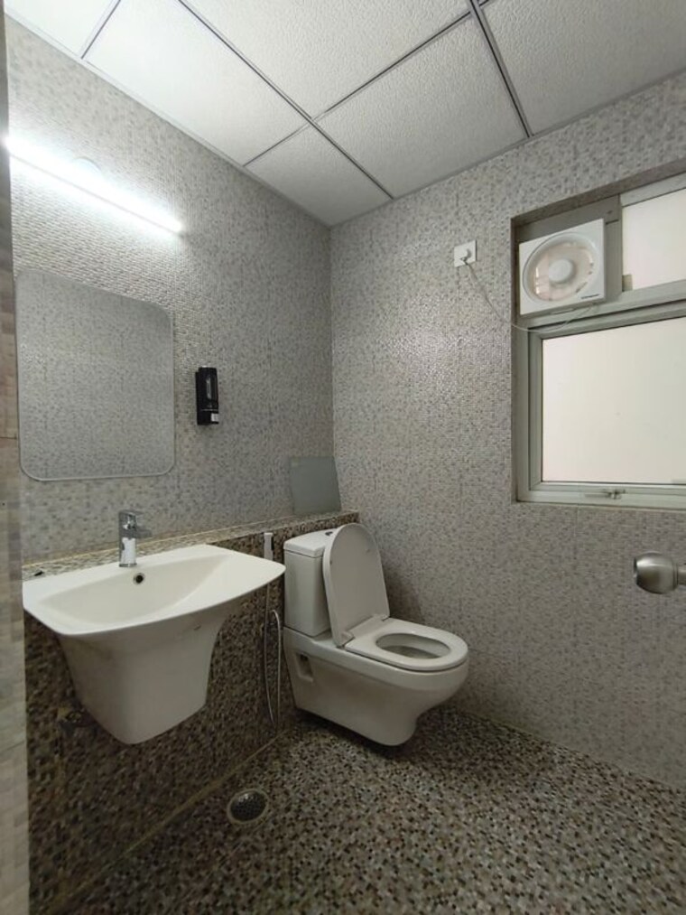 Bathroom, emaar-emerald-floors-premier 4 Bedroom 1975 Sq.Ft. Apartment In Sector 65 Gurgaon 10707802