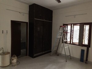 Room in 3 BHK Independent House at Banjara Hills – for Rent