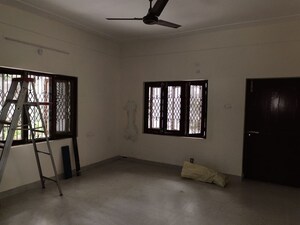 Room in 3 BHK Independent House at Banjara Hills – for Rent