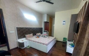 Bedroom in 4 BHK Builder Floor at Sector 23 – for Rent