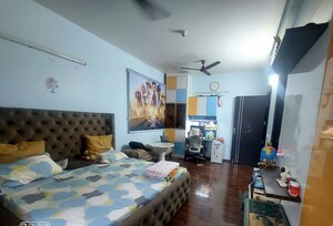 Bedroom in 4 BHK Builder Floor at Sector 23 – for Rent