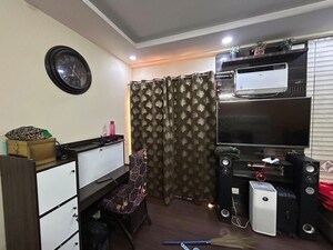 Team Area in 3 BHK Apartment at Aims Golf City, Sector 75 – for Sale