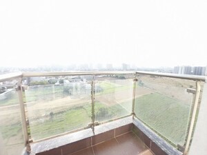 Swimming Pool in 4 BHK Builder Floor at Sector 21 – for Rent