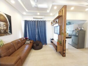 Living Room in 4 BHK Builder Floor at Sector 21 – for Rent