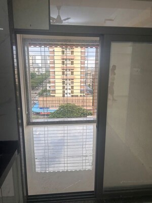 Room in 2.5 BHK Apartment at Neelkanth Avenue, Sector 16 Kharghar – for Rent
