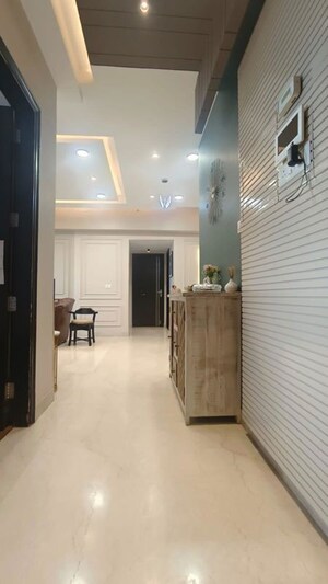 Building Lobby in 4 BHK Builder Floor at Sector 23 – for Rent