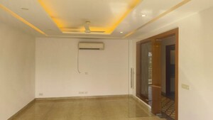 Room in 4 BHK Builder Floor at Green Park Extension – for Rent