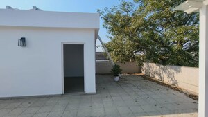 Parking in 4 BHK Builder Floor at Green Park Extension – for Rent