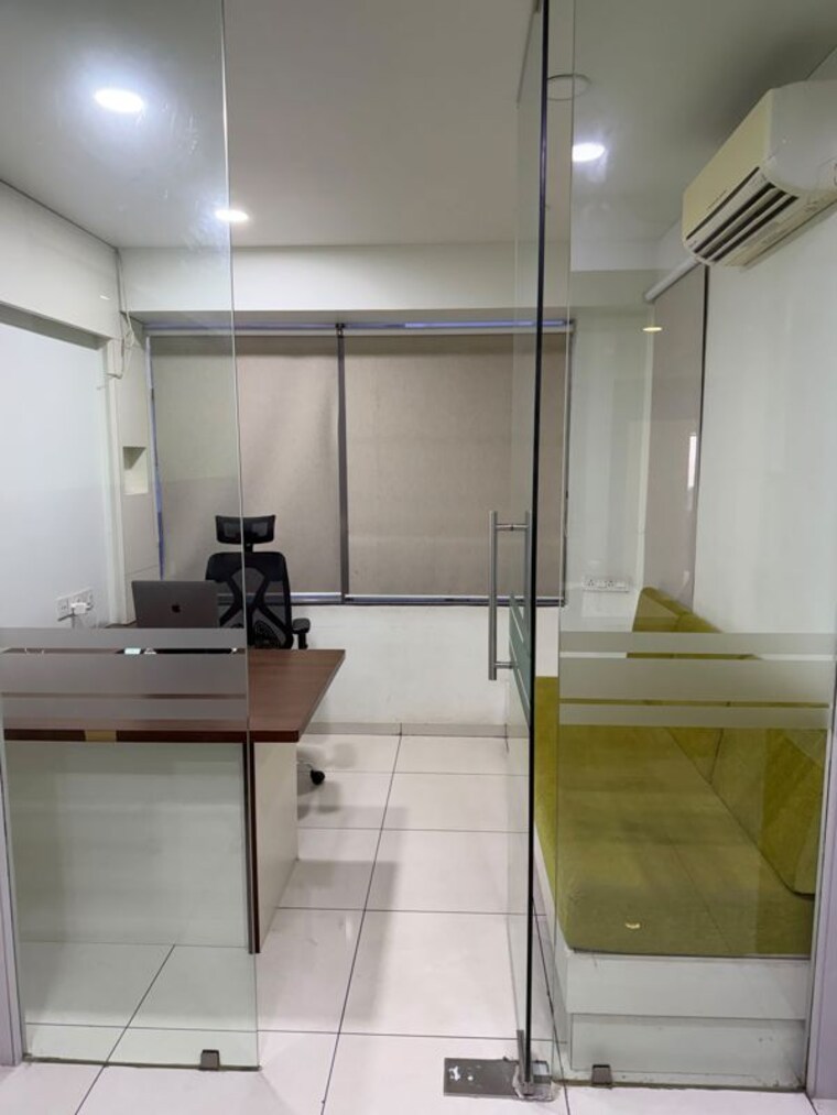 Team Area, university area Commercial Office Space 687 Sq.Ft. In University Area Ahmedabad 10707859