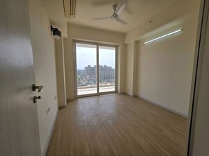 Room in 4 BHK Builder Floor at Sector 21 – for Rent