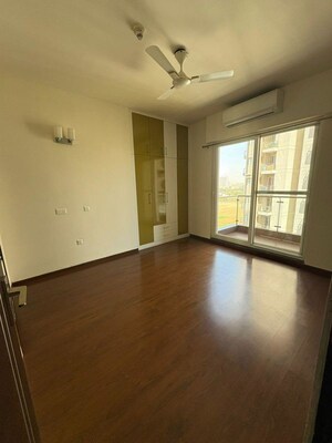 Room in 4 BHK Builder Floor at Sector 22b – for Rent