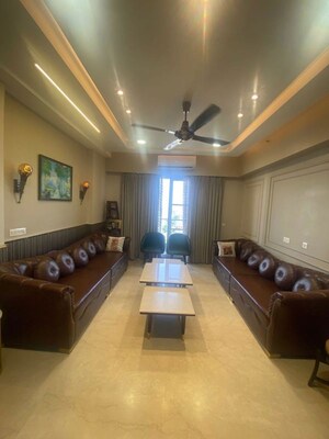 Living Room in 4 BHK Builder Floor at Sector 23 – for Rent