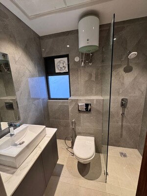 Team Area in 2 BHK Apartment at Saket – for Rent